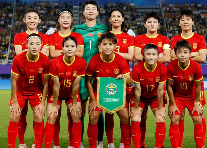 中国女足备战足球巅峰赛事，冲刺榜首